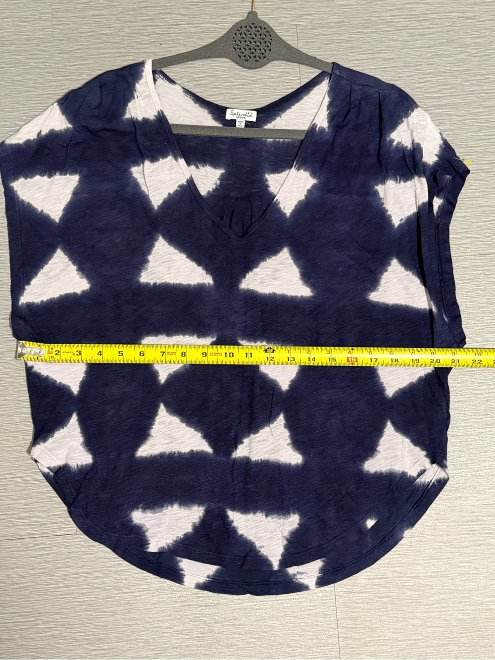 Splendid Women’s Medium Navy White Shibori Tie Dye V Neck Top Made in USA - Picture 3 of 11